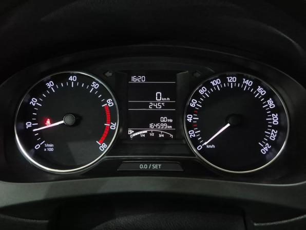 Skoda Rapid I Рестайлинг с пробегом 2017 года, цена 1 075 000 рублей, 164598 км, лифтбек, Автокод Объявления