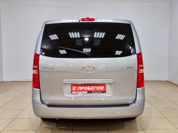 Hyundai H-1 II Рестайлинг с пробегом 2016 года, цена 2 650 000 рублей, 79200 км, минивэн, Автокод Объявления