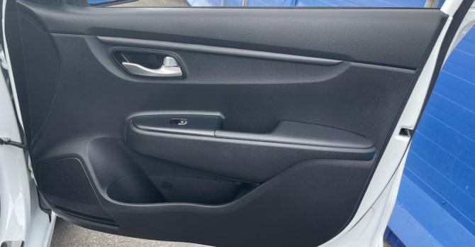 Kia Rio IV Рестайлинг с пробегом 2021 года, цена 1 837 300 рублей, 42245 км, седан, Автокод Объявления