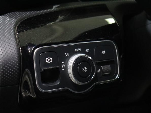 Mercedes-Benz A-Класс IV (W177) с пробегом 2019 года, цена 2 465 000 рублей, 103248 км, седан, Автокод Объявления