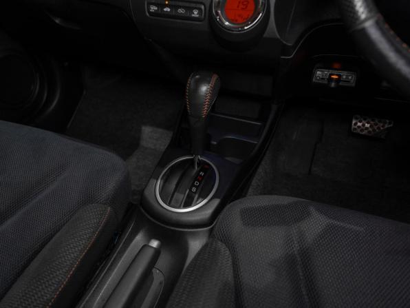 Honda Fit II с пробегом 2013 года, цена 940 000 рублей, 95392 км, хэтчбек, Автокод Объявления
