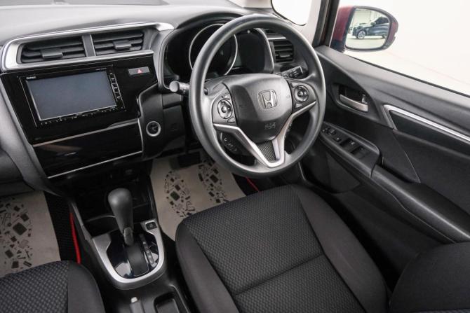 Honda Fit III Рестайлинг с пробегом 2018 года, цена 1 229 000 рублей, 64878 км, хэтчбек, Автокод Объявления