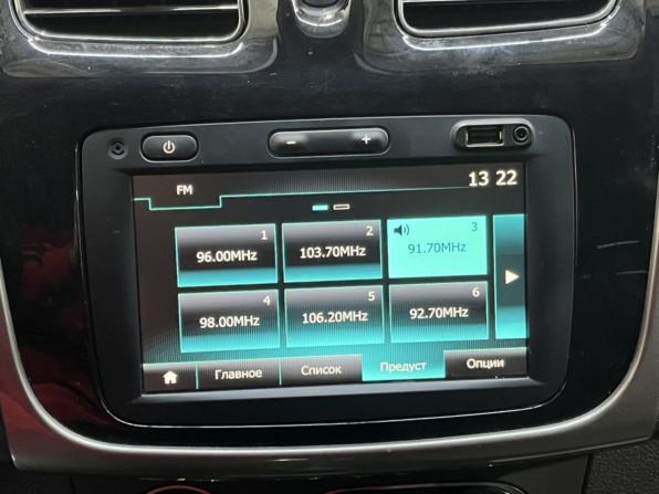 Renault Sandero II Рестайлинг с пробегом 2022 года, цена 1 365 000 рублей, 72331 км, хэтчбек, Автокод Объявления