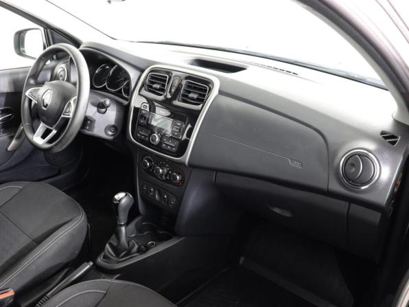 Renault Logan II Рестайлинг с пробегом 2019 года, цена 1 099 000 рублей, 44185 км, седан, Автокод Объявления