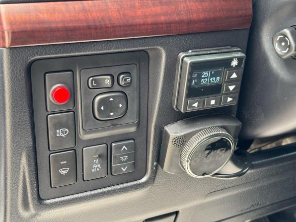 Toyota Land Cruiser Prado 150 Series Рестайлинг 1 с пробегом 2013 года, цена 3 380 000 рублей, 252159 км, внедорожник, Автокод Объявления