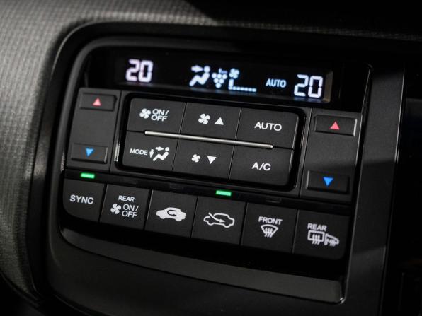 Honda Stepwgn V Рестайлинг с пробегом 2017 года, цена 2 299 500 рублей, 78450 км, минивэн, Автокод Объявления
