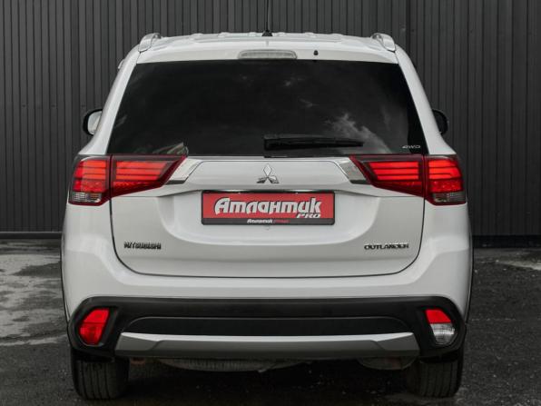 Mitsubishi Outlander III Рестайлинг 2 с пробегом 2015 года, цена 1 690 000 рублей, 224079 км, внедорожник, Автокод Объявления