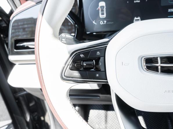 Geely Monjaro I с пробегом 2023 года, цена 3 166 800 рублей, 28558 км, внедорожник, Автокод Объявления