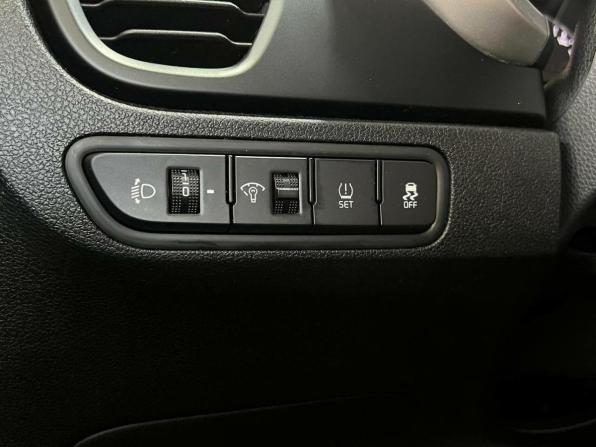 Kia Rio IV Рестайлинг с пробегом 2022 года, цена 1 570 000 рублей, 121534 км, седан, Автокод Объявления
