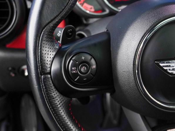 Mini Hatch III (F55/F56) с пробегом 2017 года, цена 2 649 874 рубля, 99602 км, хэтчбек, Автокод Объявления