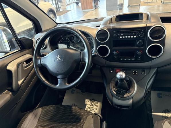 Peugeot Partner II Рестайлинг 2 с пробегом 2016 года, цена 971 000 рублей, 116100 км, компактвэн, Автокод Объявления