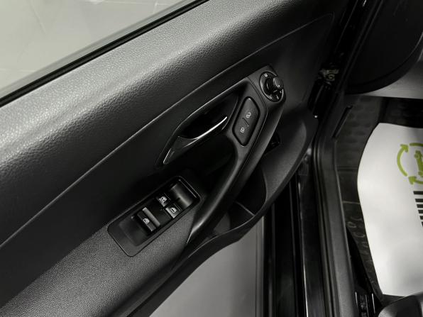Volkswagen Polo V с пробегом 2015 года, цена 1 045 000 рублей, 100882 км, седан, Автокод Объявления