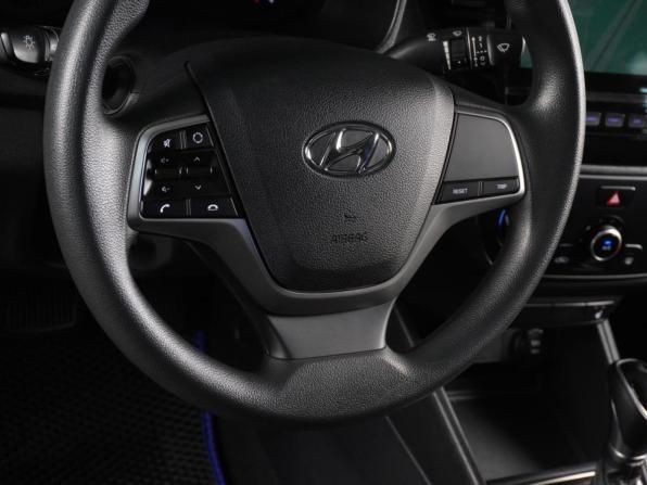 Hyundai Solaris II Рестайлинг с пробегом 2022 года, цена 1 899 000 рублей, 26635 км, седан, Автокод Объявления