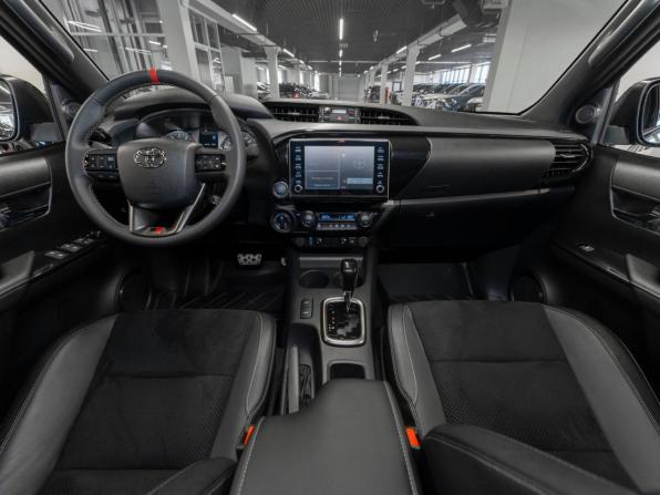 Toyota Hilux VIII Рестайлинг 2 с пробегом 2025 года, цена 7 750 000 рублей, 34 км, пикап, Автокод Объявления