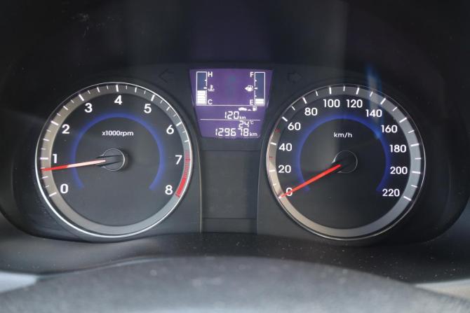 Hyundai Solaris I Рестайлинг с пробегом 2015 года, цена 699 000 рублей, 128000 км, седан, Автокод Объявления