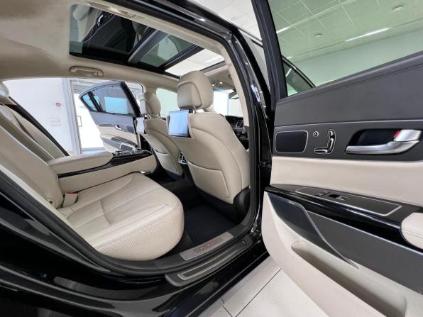 Kia Quoris I Ресталинг 2 с пробегом 2017 года, цена 2 300 000 рублей, 239741 км, седан, Автокод Объявления