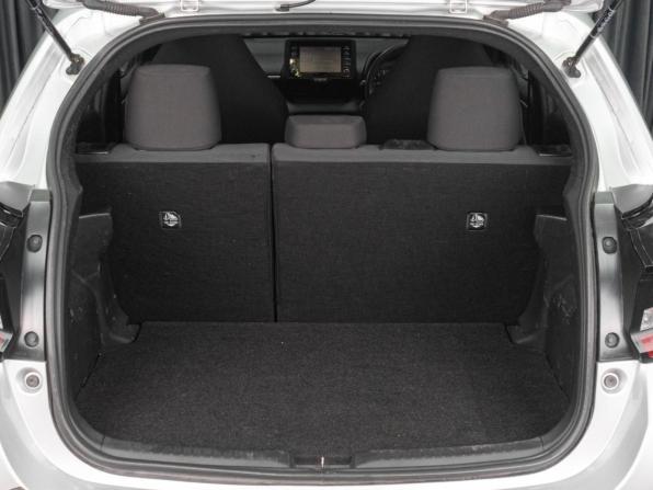 Toyota Yaris IV с пробегом 2021 года, цена 1 449 000 рублей, 133213 км, хэтчбек, Автокод Объявления