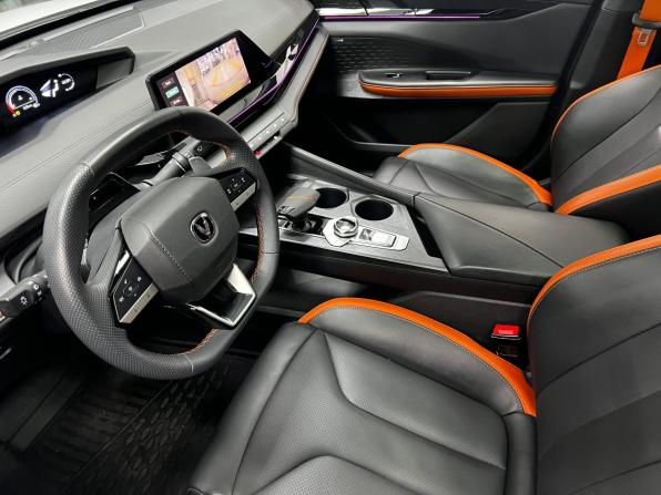 Changan UNI-V I с пробегом 2024 года, цена 2 450 000 рублей, 30000 км, лифтбек, Автокод Объявления
