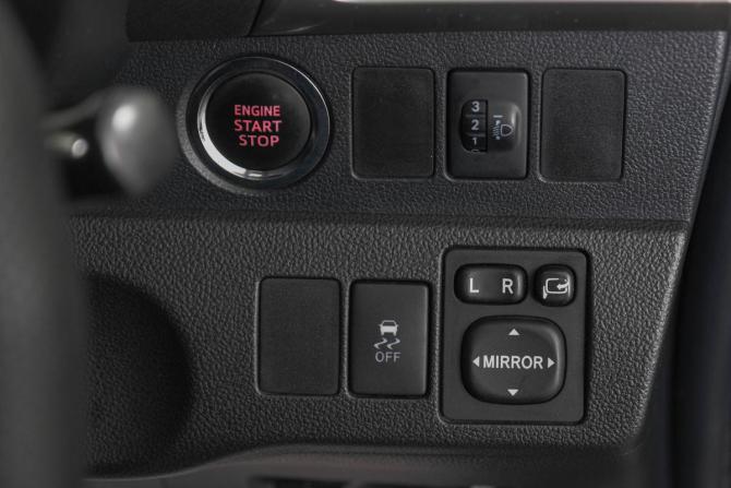 Toyota Ractis II с пробегом 2014 года, цена 1 299 000 рублей, 166000 км, хэтчбек, Автокод Объявления