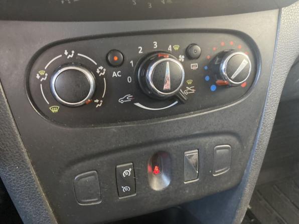 Renault Sandero II с пробегом 2015 года, цена 859 000 рублей, 150265 км, хэтчбек, Автокод Объявления