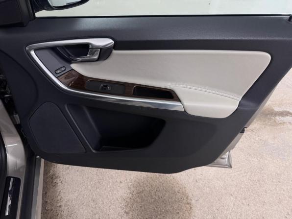 Volvo XC60 I Рестайлинг с пробегом 2015 года, цена 2 291 000 рублей, 138000 км, внедорожник, Автокод Объявления