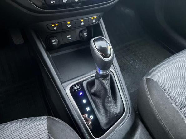 Hyundai Solaris II Рестайлинг с пробегом 2021 года, цена 1 590 000 рублей, 102245 км, седан, Автокод Объявления