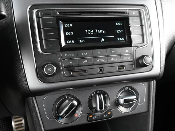 Volkswagen Polo V Рестайлинг с пробегом 2016 года, цена 1 029 000 рублей, 202000 км, седан, Автокод Объявления