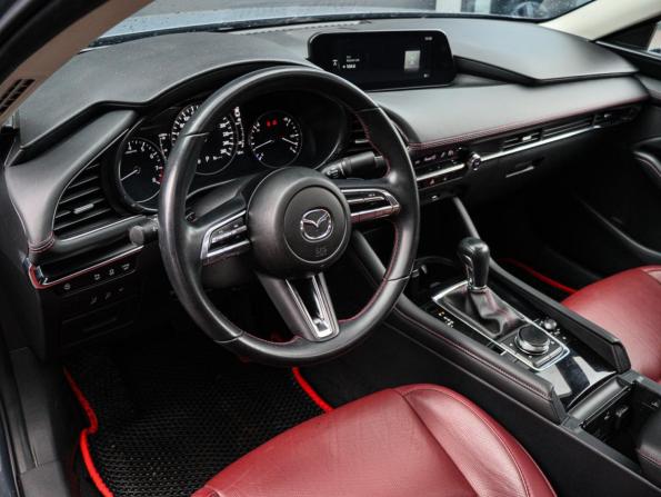 Mazda 3 IV (BP) с пробегом 2022 года, цена 2 470 000 рублей, 60282 км, седан, Автокод Объявления