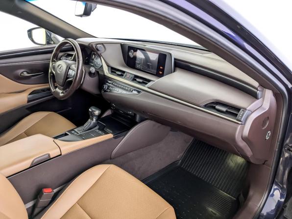 Lexus ES VII с пробегом 2019 года, цена 3 100 000 рублей, 155705 км, седан, Автокод Объявления