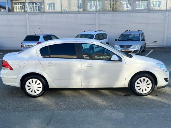 Opel Astra H Рестайлинг с пробегом 2013 года, цена 550 000 рублей, 192610 км, седан, Автокод Объявления