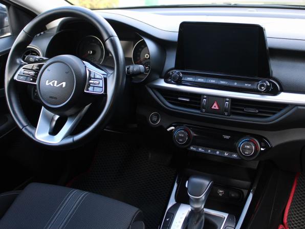 Kia Cerato IV Рестайлинг с пробегом 2022 года, цена 2 429 000 рублей, 33855 км, седан, Автокод Объявления