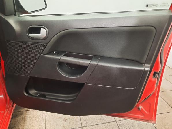 Ford Fiesta Mk5 с пробегом 2007 года, цена 259 000 рублей, 270000 км, хэтчбек, Автокод Объявления