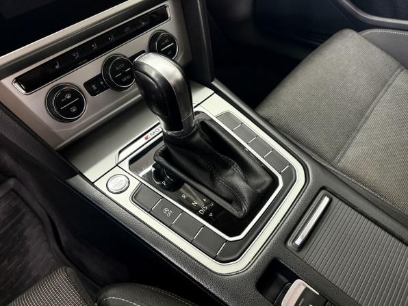 Volkswagen Passat B8 с пробегом 2018 года, цена 2 190 000 рублей, 216701 км, универсал, Автокод Объявления