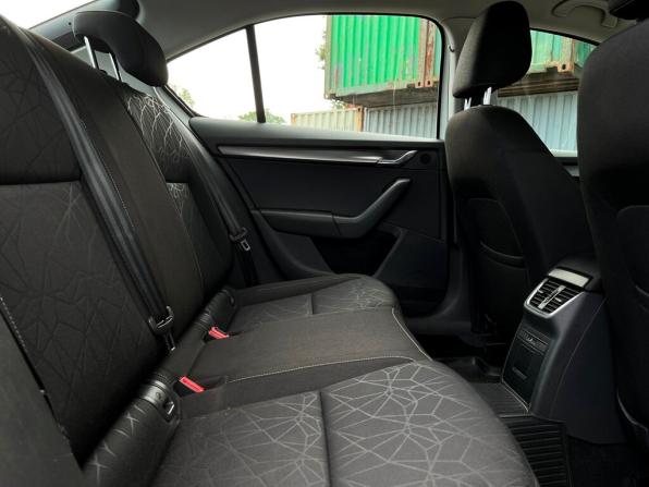 Skoda Octavia III (A7) Рестайлинг с пробегом 2018 года, цена 998 600 рублей, 324119 км, лифтбек, Автокод Объявления