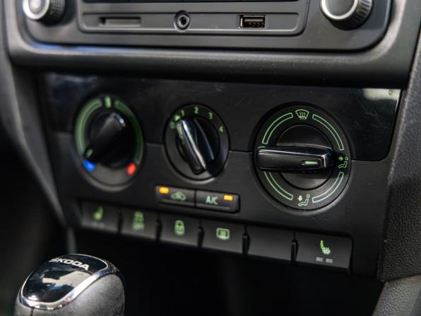 Skoda Rapid I Рестайлинг с пробегом 2019 года, цена 1 213 000 рублей, 97636 км, лифтбек, Автокод Объявления