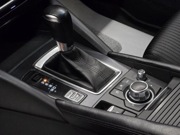 Mazda 6 III (GJ) Рестайлинг с пробегом 2016 года, цена 1 640 000 рублей, 160000 км, седан, Автокод Объявления