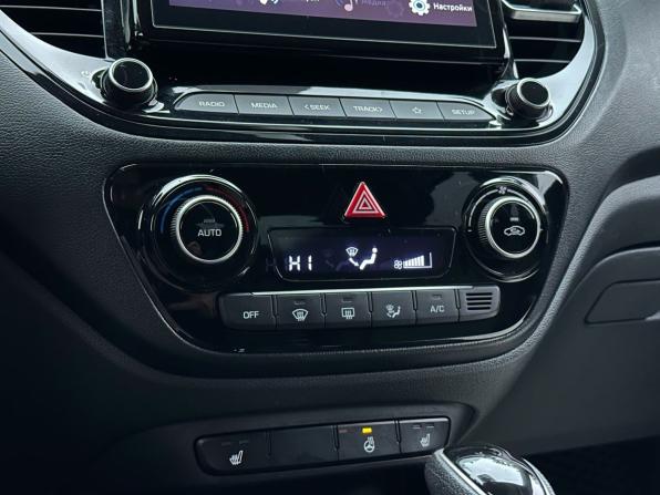Hyundai Solaris II Рестайлинг с пробегом 2021 года, цена 1 359 000 рублей, 130418 км, седан, Автокод Объявления