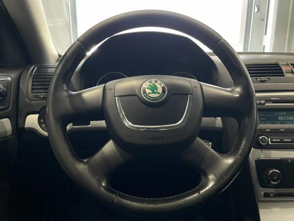 Skoda Octavia II (A5) Рестайлинг с пробегом 2011 года, цена 790 000 рублей, 172617 км, лифтбек, Автокод Объявления