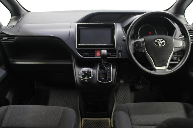 Toyota Voxy III (R80) с пробегом 2014 года, цена 1 679 000 рублей, 196000 км, минивэн, Автокод Объявления