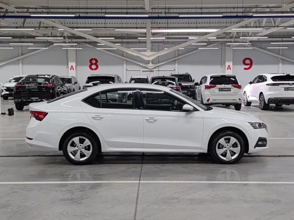 Skoda Octavia IV (A8) с пробегом 2021 года, цена 2 520 000 рублей, 103041 км, лифтбек, Автокод Объявления