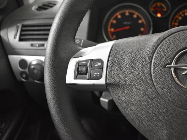 Opel Astra H Рестайлинг с пробегом 2012 года, цена 398 100 рублей, 360712 км, седан, Автокод Объявления