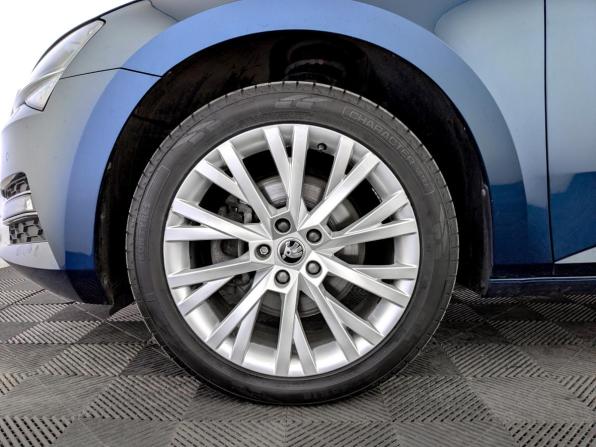 Skoda Superb III Рестайлинг с пробегом 2022 года, цена 3 200 000 рублей, 74618 км, лифтбек, Автокод Объявления