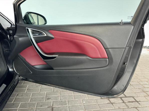 Opel Astra J Рестайлинг с пробегом 2011 года, цена 690 000 рублей, 166000 км, хэтчбек, Автокод Объявления