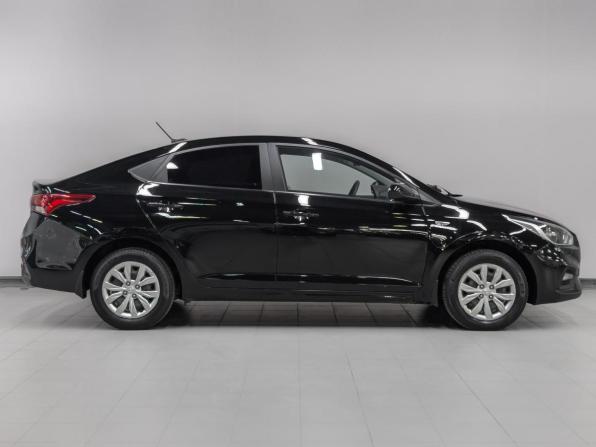 Hyundai Solaris II с пробегом 2017 года, цена 1 015 000 рублей, 226605 км, седан, Автокод Объявления