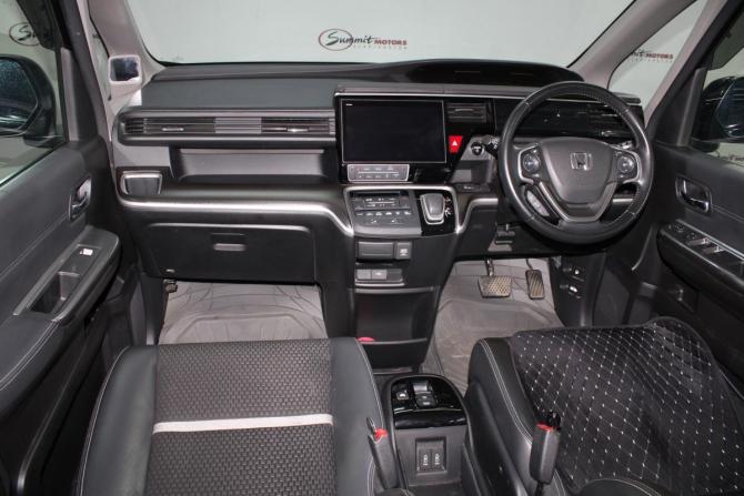 Honda Stepwgn V Рестайлинг с пробегом 2021 года, цена 3 000 000 рублей, 90357 км, минивэн, Автокод Объявления