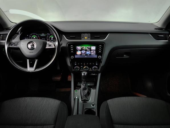 Skoda Octavia III (A7) Рестайлинг с пробегом 2018 года, цена 1 695 000 рублей, 113971 км, лифтбек, Автокод Объявления