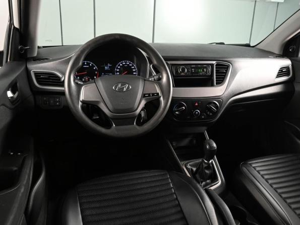 Hyundai Solaris II с пробегом 2018 года, цена 1 039 000 рублей, 147738 км, седан, Автокод Объявления
