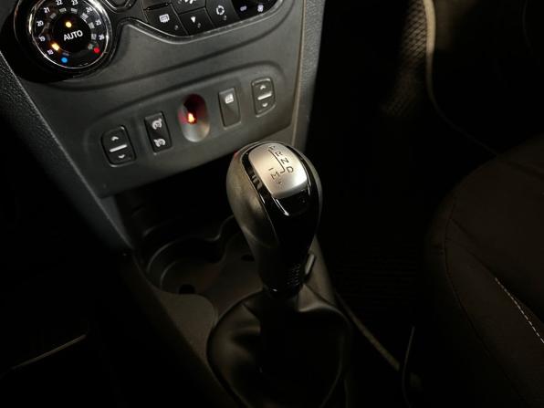 Renault Sandero II с пробегом 2016 года, цена 1 029 900 рублей, 132000 км, хэтчбек, Автокод Объявления