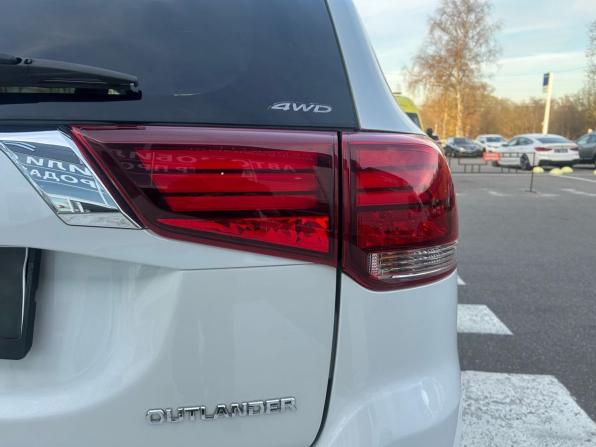 Mitsubishi Outlander III Рестайлинг 2 с пробегом 2015 года, цена 1 815 000 рублей, 118240 км, внедорожник, Автокод Объявления