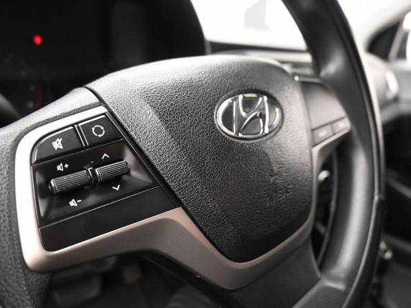 Hyundai Solaris II с пробегом 2019 года, цена 1 559 000 рублей, 103447 км, седан, Автокод Объявления